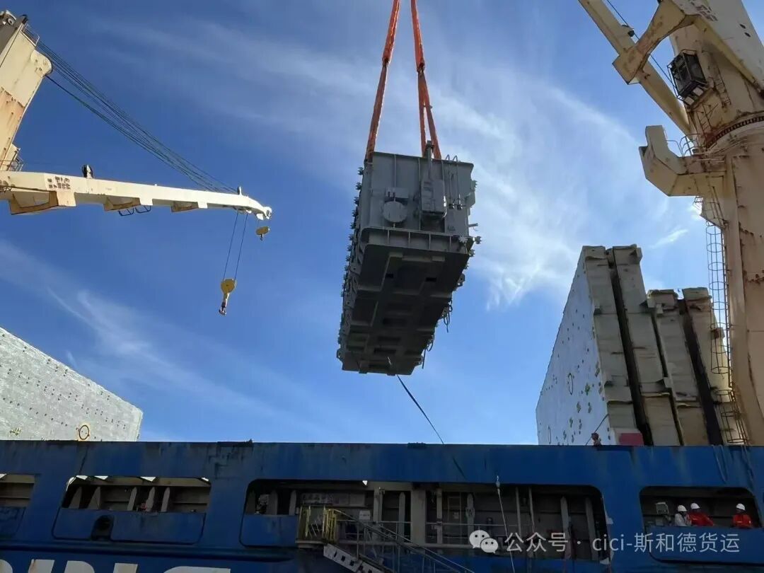 128-ton transformer lowering toward the hatch, dropping cleanly toward the vessel hold